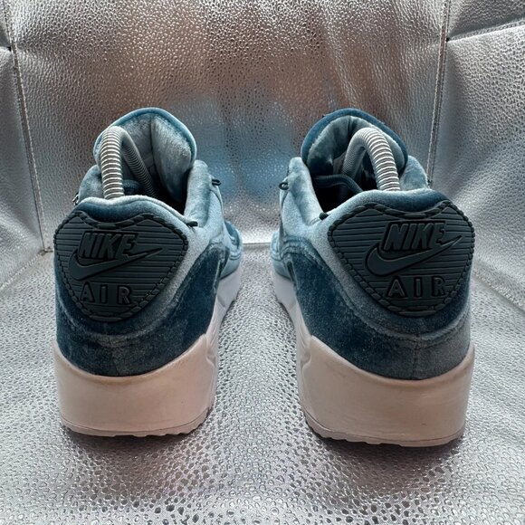 Size 8 Nike Air Max 90 Lucky Charm Womens Ash Green Athletic Sneaker DO2194-001 - Picture 8 of 11